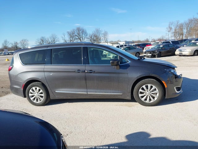 Продажа на аукционе авто 2019 Chrysler Pacifica Touring L, vin: 2C4RC1BGXKR531522, номер лота: 44337719