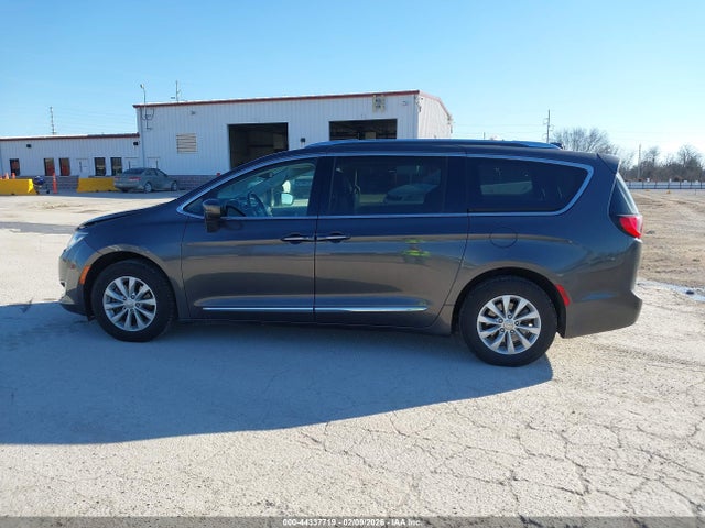 Продажа на аукционе авто 2019 Chrysler Pacifica Touring L, vin: 2C4RC1BGXKR531522, номер лота: 44337719