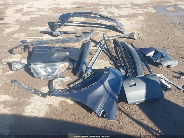 JTMWFREV1HJ120932 Toyota Rav4 Xle