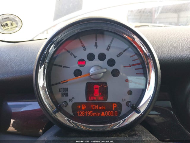 2010 MINI COOPER S CLUBMAN WMWMM3C57ATP94569 Photo 6