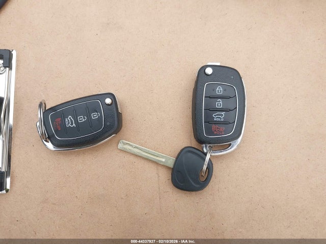 KM8J33A44HU508633 Hyundai TUCSON SE