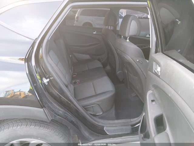 KM8J33A44HU508633 Hyundai TUCSON SE
