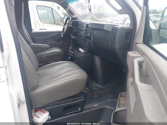 Chevrolet Express 2500 Work Van 2016 1GCWGAFF8G1276809 Image 5