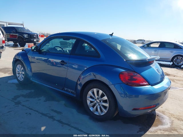 2018 VOLKSWAGEN BEETLE 3VWFD7AT4JM709722 Photo 2