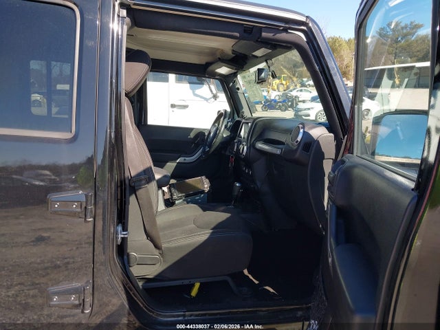 1C4BJWEG0FL651778 Jeep Wrangler Unlimited Sahara