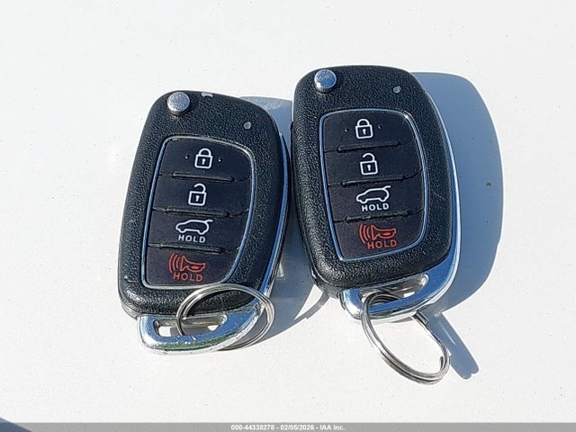 KM8J33A48GU027959 Hyundai TUCSON SE