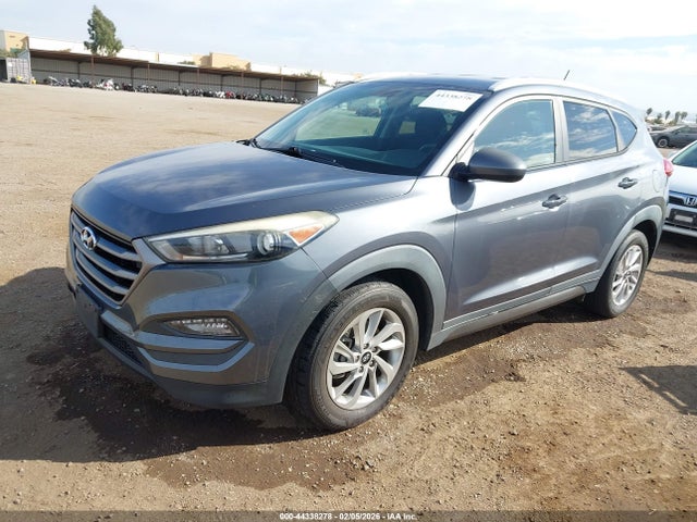 KM8J33A48GU027959 Hyundai TUCSON SE