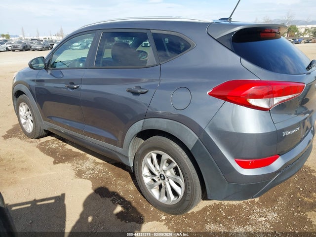 KM8J33A48GU027959 Hyundai TUCSON SE