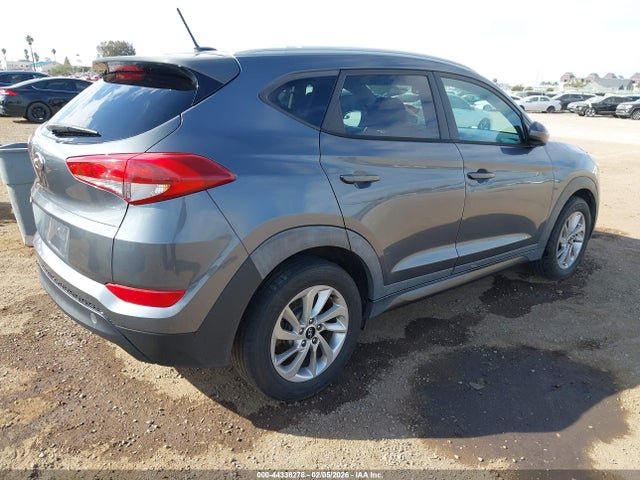 KM8J33A48GU027959 Hyundai TUCSON SE