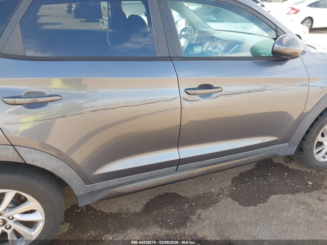 KM8J33A48GU027959 Hyundai TUCSON SE