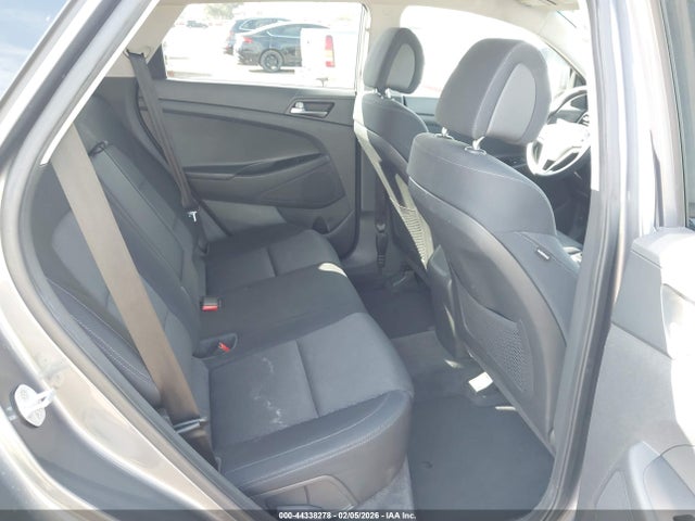 KM8J33A48GU027959 Hyundai TUCSON SE