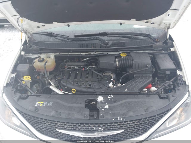 Продаж на аукціоні авто 2017 Chrysler Pacifica Touring-l, vin: 2C4RC1BG1HR691992, номер лоту: 44338313