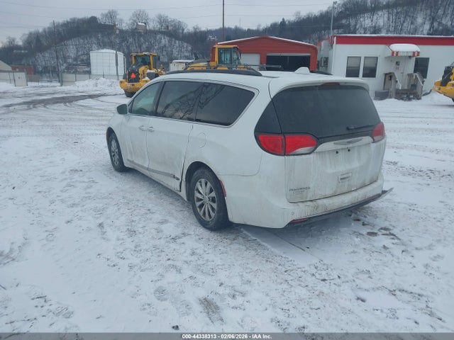 Продаж на аукціоні авто 2017 Chrysler Pacifica Touring-l, vin: 2C4RC1BG1HR691992, номер лоту: 44338313