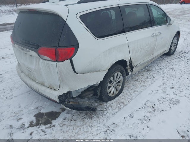 Продаж на аукціоні авто 2017 Chrysler Pacifica Touring-l, vin: 2C4RC1BG1HR691992, номер лоту: 44338313