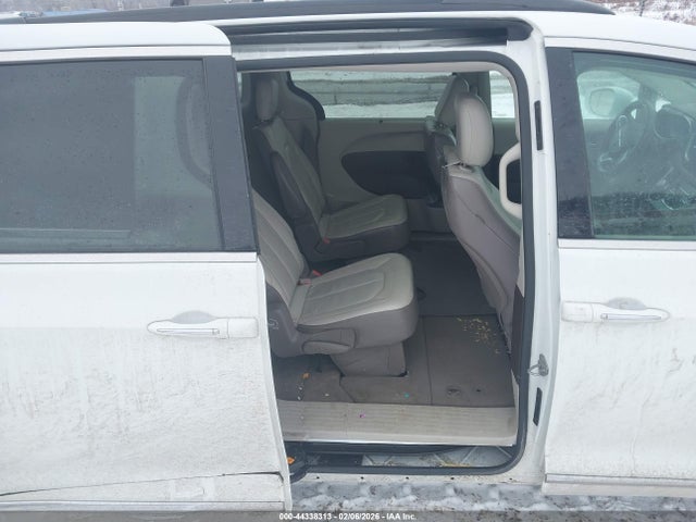 Продаж на аукціоні авто 2017 Chrysler Pacifica Touring-l, vin: 2C4RC1BG1HR691992, номер лоту: 44338313