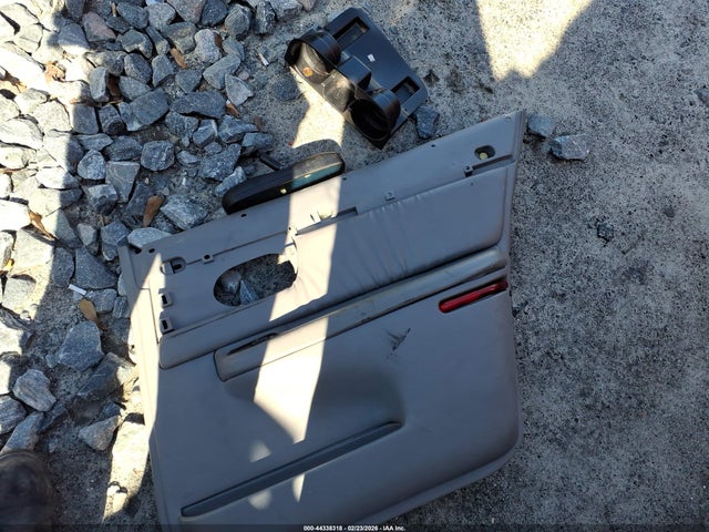 44338318 :رقم المزاد ، 2G4WF521031210470 vin ، 2003 Buick Regal Gs مزاد بيع