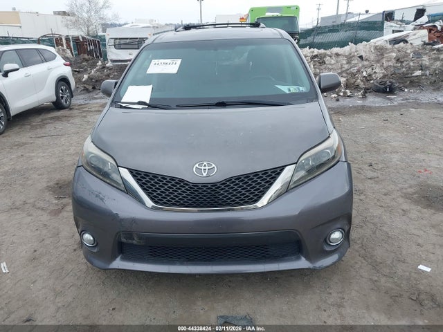 5TDXK3DCXFS646389 Toyota Sienna Se 8 Passenger