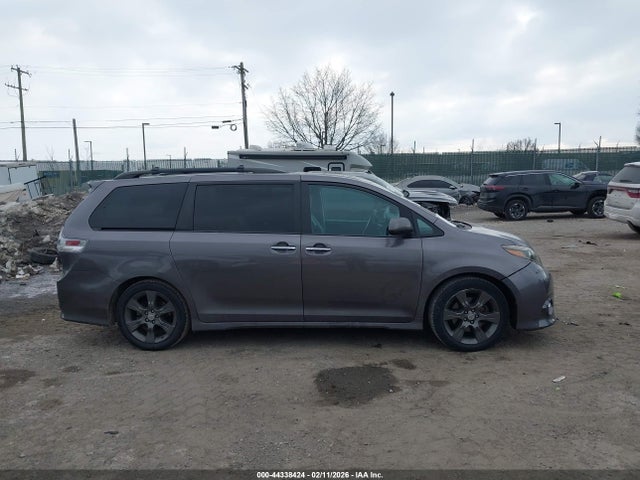 5TDXK3DCXFS646389 Toyota Sienna Se 8 Passenger