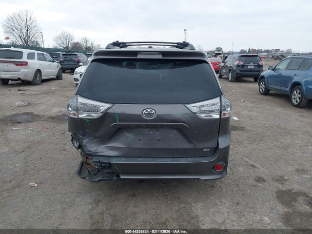5TDXK3DCXFS646389 Toyota Sienna Se 8 Passenger