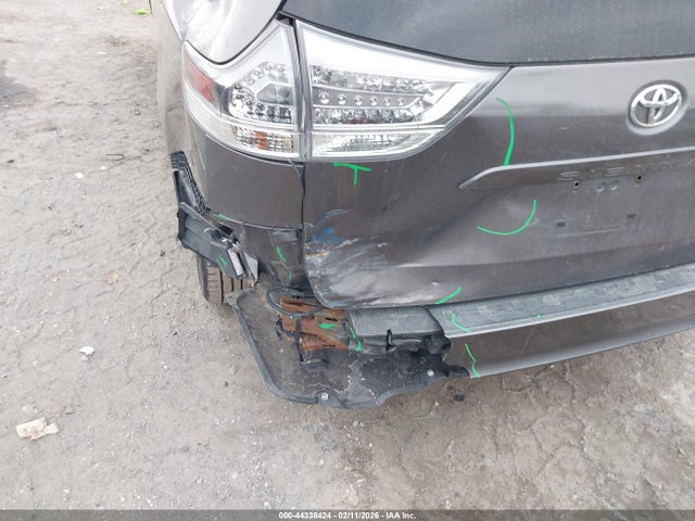 5TDXK3DCXFS646389 Toyota Sienna Se 8 Passenger