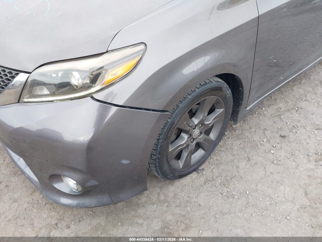 5TDXK3DCXFS646389 Toyota Sienna Se 8 Passenger