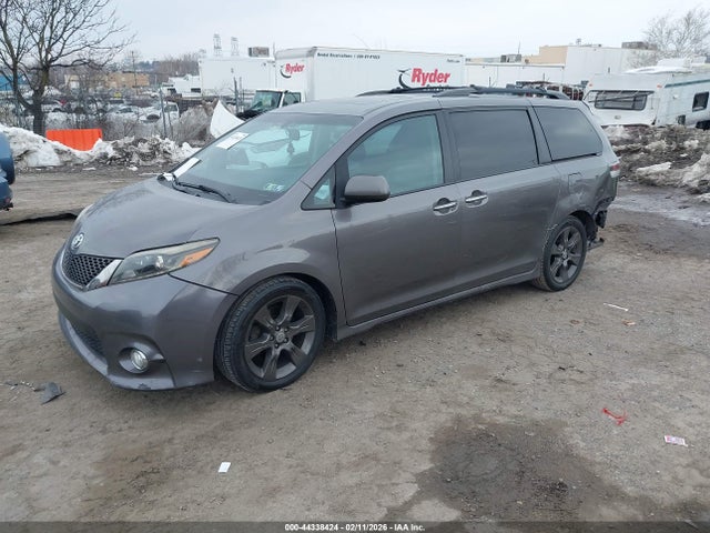 5TDXK3DCXFS646389 Toyota Sienna Se 8 Passenger