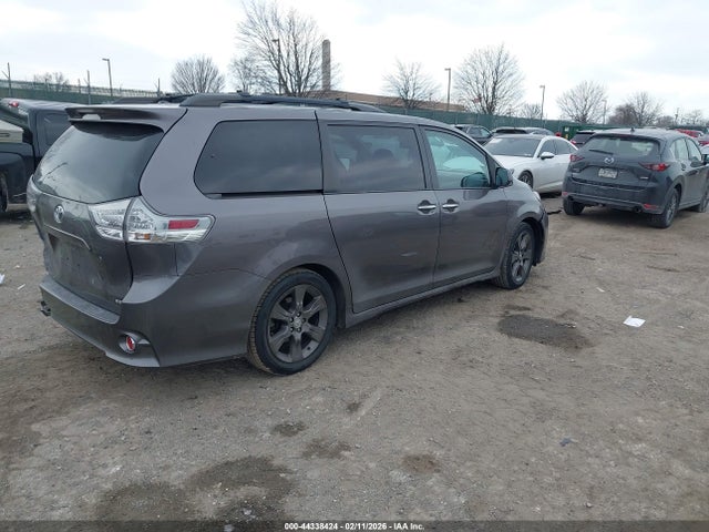 5TDXK3DCXFS646389 Toyota Sienna Se 8 Passenger