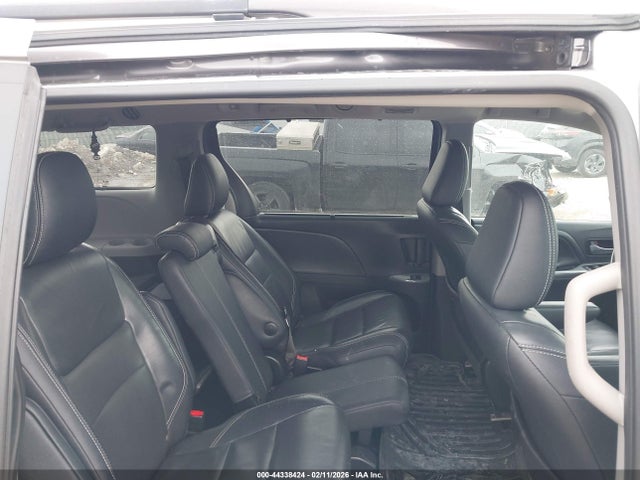 5TDXK3DCXFS646389 Toyota Sienna Se 8 Passenger