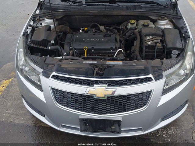 1G1PA5SG8E7338711 Chevrolet Cruze Ls Auto