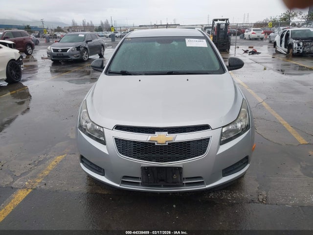 1G1PA5SG8E7338711 Chevrolet Cruze Ls Auto
