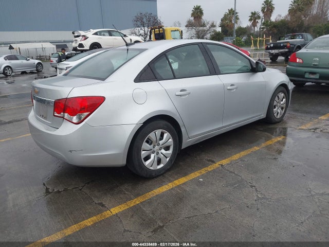 1G1PA5SG8E7338711 Chevrolet Cruze Ls Auto
