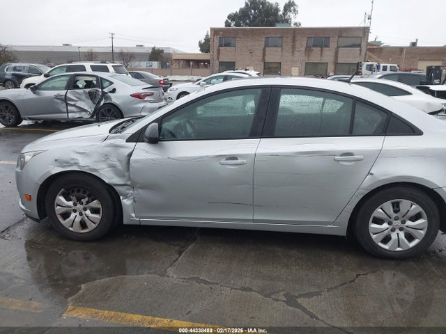 1G1PA5SG8E7338711 Chevrolet Cruze Ls Auto