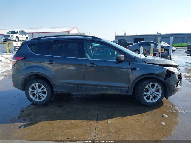 1FMCU0GD6JUB40702 Ford ESCAPE SE