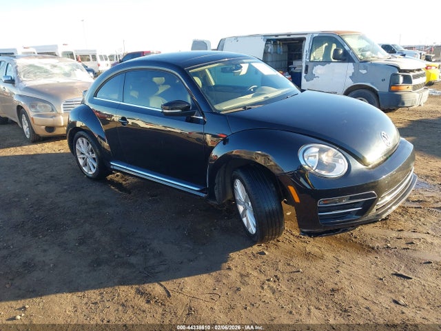 2018 VOLKSWAGEN BEETLE 3VWJD7AT1JM701863