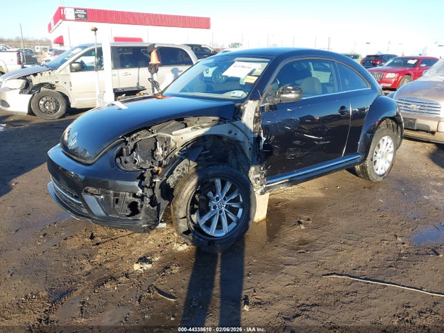 2018 VOLKSWAGEN BEETLE 3VWJD7AT1JM701863 Photo 1