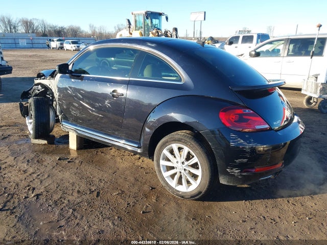 2018 VOLKSWAGEN BEETLE 3VWJD7AT1JM701863 Photo 2