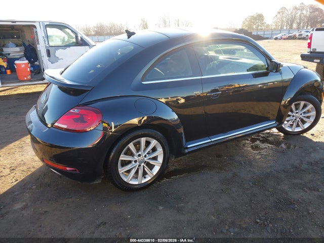 2018 VOLKSWAGEN BEETLE 3VWJD7AT1JM701863 Photo 3