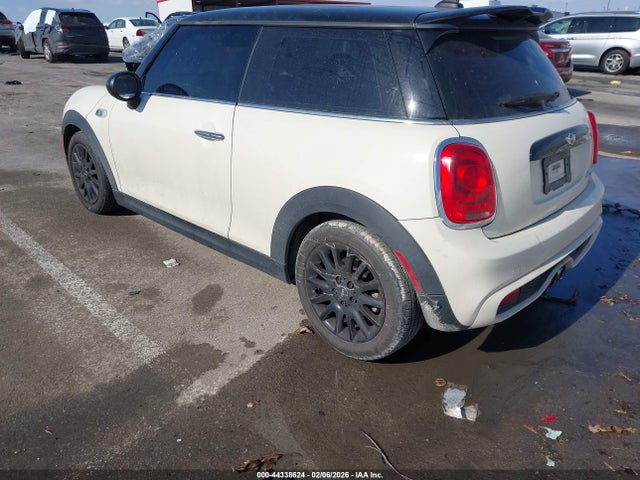 2015 MINI HARDTOP WMWXP7C56FT740229 Photo 2