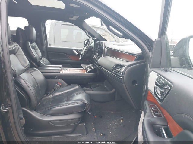 44338683 :رقم المزاد ، 5LMJJ2LTXKEL10366 vin ، 2019 Lincoln Navigator Reserve مزاد بيع