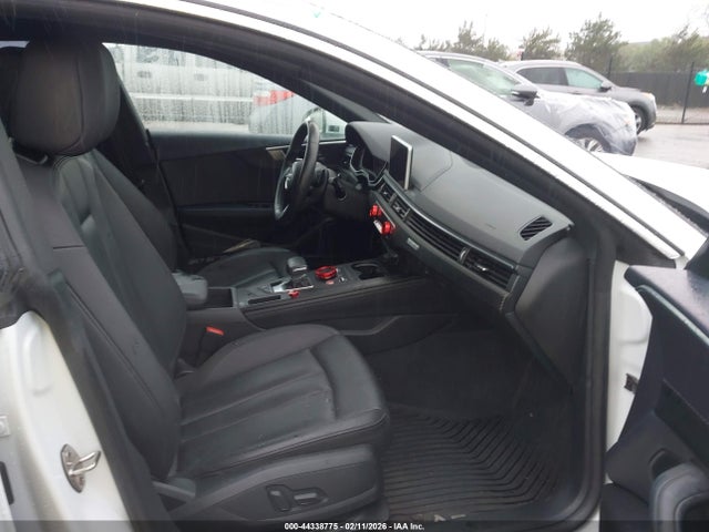 44338775 :رقم المزاد ، WAUBNCF55KA044455 vin ، 2019 Audi A5 45 Premium مزاد بيع