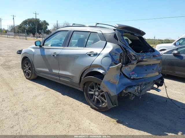 2021 NISSAN KICKS 3N1CP5DV5ML551581 Photo 2