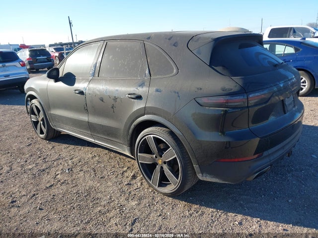 2019 PORSCHE CAYENNE WP1AA2AY2KDA17460 Photo 2