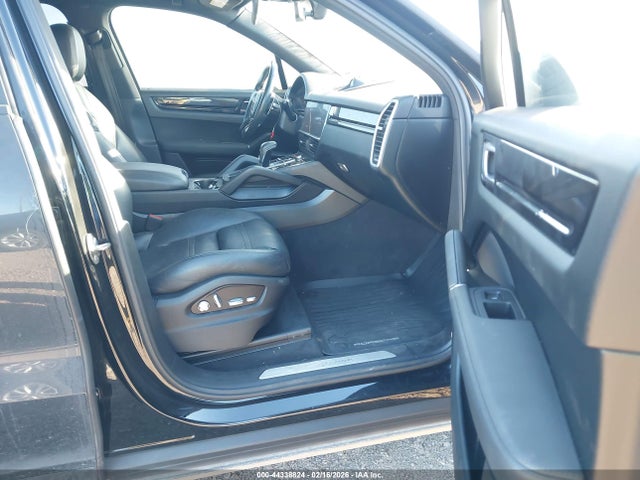 2019 PORSCHE CAYENNE WP1AA2AY2KDA17460 Photo 4
