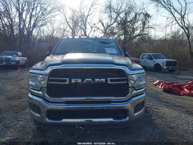 3C63RRGLXLG247685 RAM 3500 Tradesman 4x4 8&#039; Box