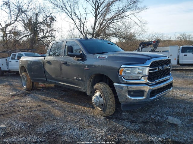 3C63RRGLXLG247685 RAM 3500 Tradesman 4x4 8&#039; Box