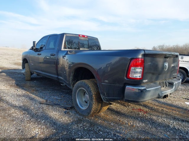 3C63RRGLXLG247685 RAM 3500 Tradesman 4x4 8&#039; Box
