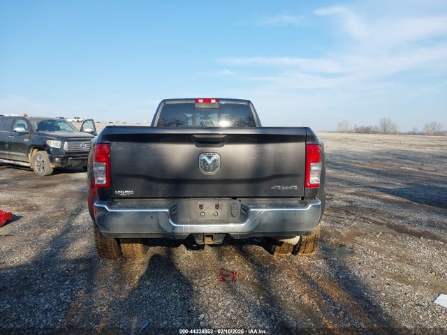 3C63RRGLXLG247685 RAM 3500 Tradesman 4x4 8&#039; Box