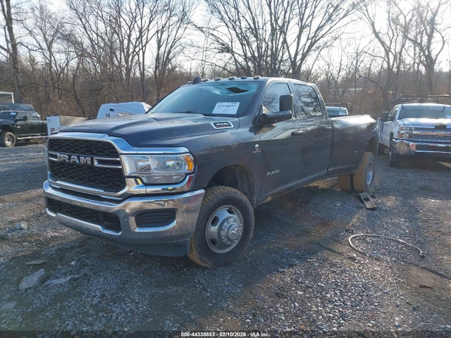 3C63RRGLXLG247685 RAM 3500 Tradesman 4x4 8&#039; Box