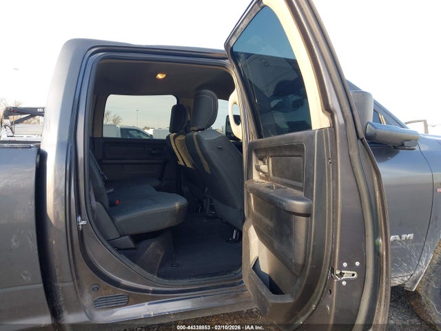 3C63RRGLXLG247685 RAM 3500 Tradesman 4x4 8&#039; Box
