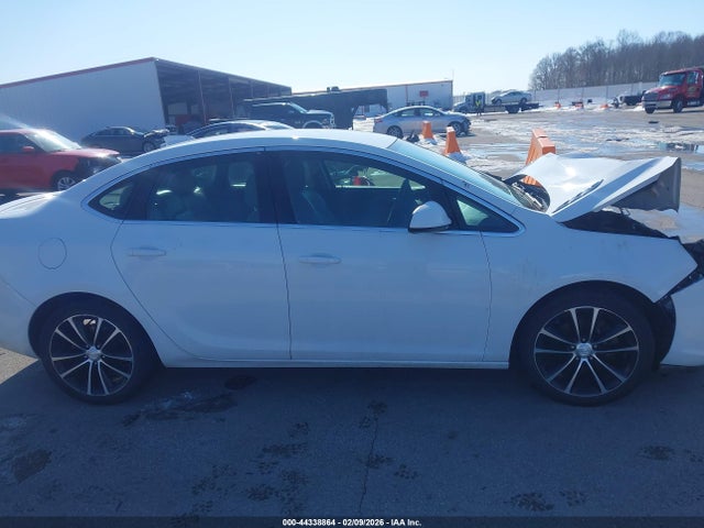 2017 Buick Verano Sport Touring მანქანა იყიდება აუქციონზე, vin: 1G4PR5SK9H4111341, აუქციონის ნომერი: 44338864